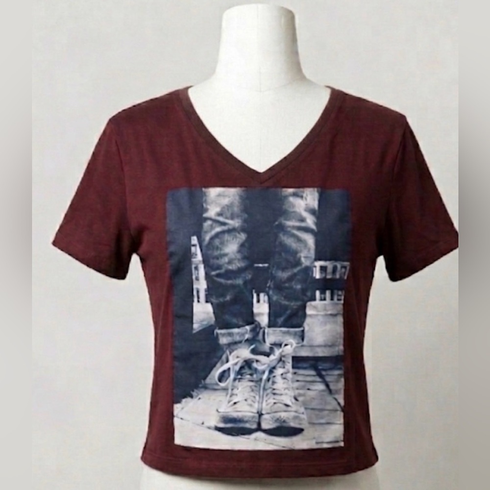 Converse women’s slight crop Burgundy V-Neck T-Shirt with Sneaker Graphic